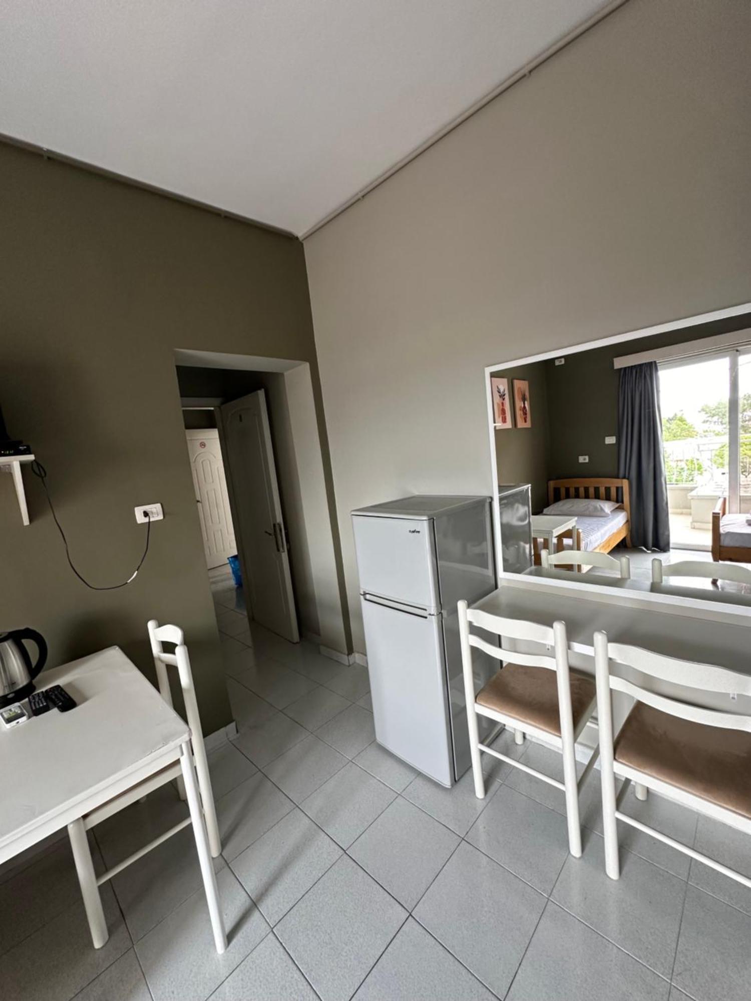 Olivias Apartments City Center Sarandë Exterior foto